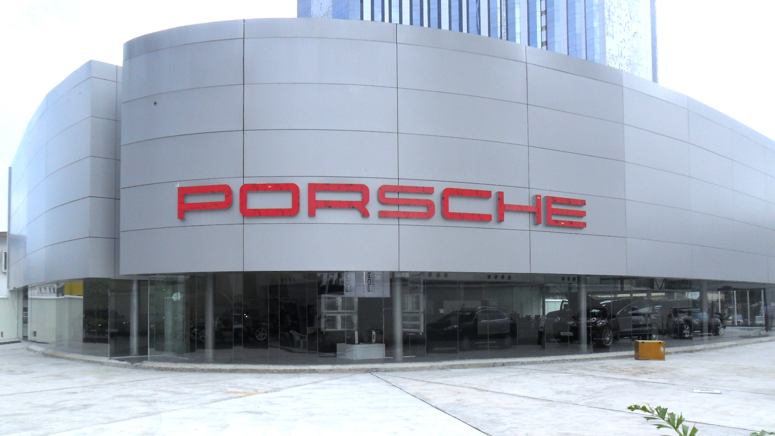 PORSCHE SHOWROOM, VICTORIA-ISLAND, LAGOS